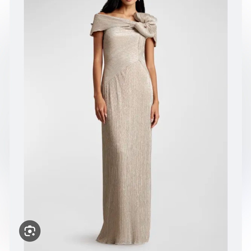 Tadashi Shoji Off-Shoulder Bow Front Champagne & Gold Gown - Size 6